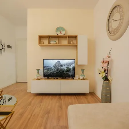 Miku Apartment-sophisticated 2bd At Taiwan * ティラナ