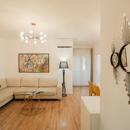 Miku Apartment-sophisticated 2bd At Taiwan アパート ティラナ