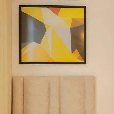 Miku Apartment-sophisticated 2bd At Taiwan ティラナ
