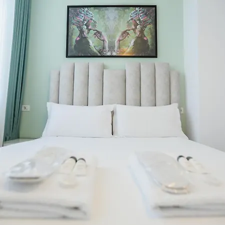 Miku Apartment-sophisticated 2bd At Taiwan ティラナ