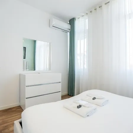 Miku Apartment-sophisticated 2bd At Taiwan Apartmán Tirana