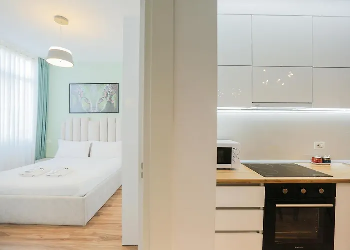 Miku Apartment-sophisticated 2bd At Taiwan Тирана