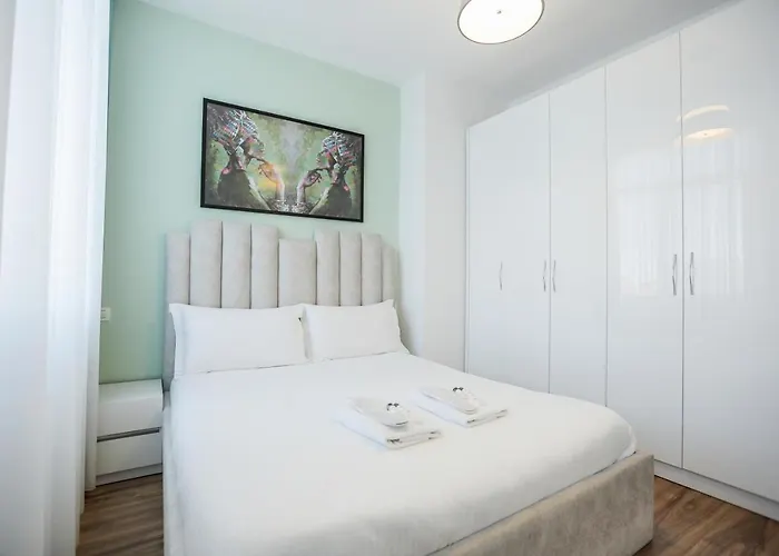 Miku Apartment-sophisticated 2bd At Taiwan Апартаменты Тирана